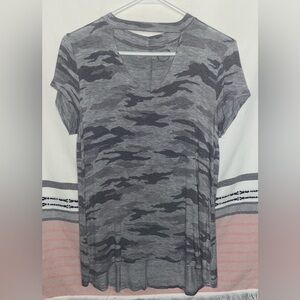 Women’s medium Maurice top￼